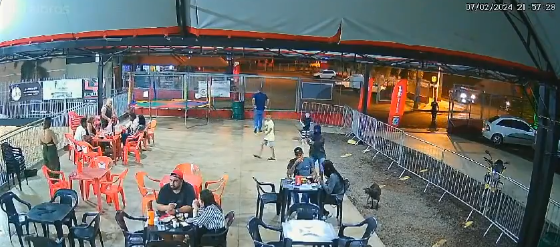 Un hombre es acribillado durante la celebración del cumpleaños de su pareja. (Video)